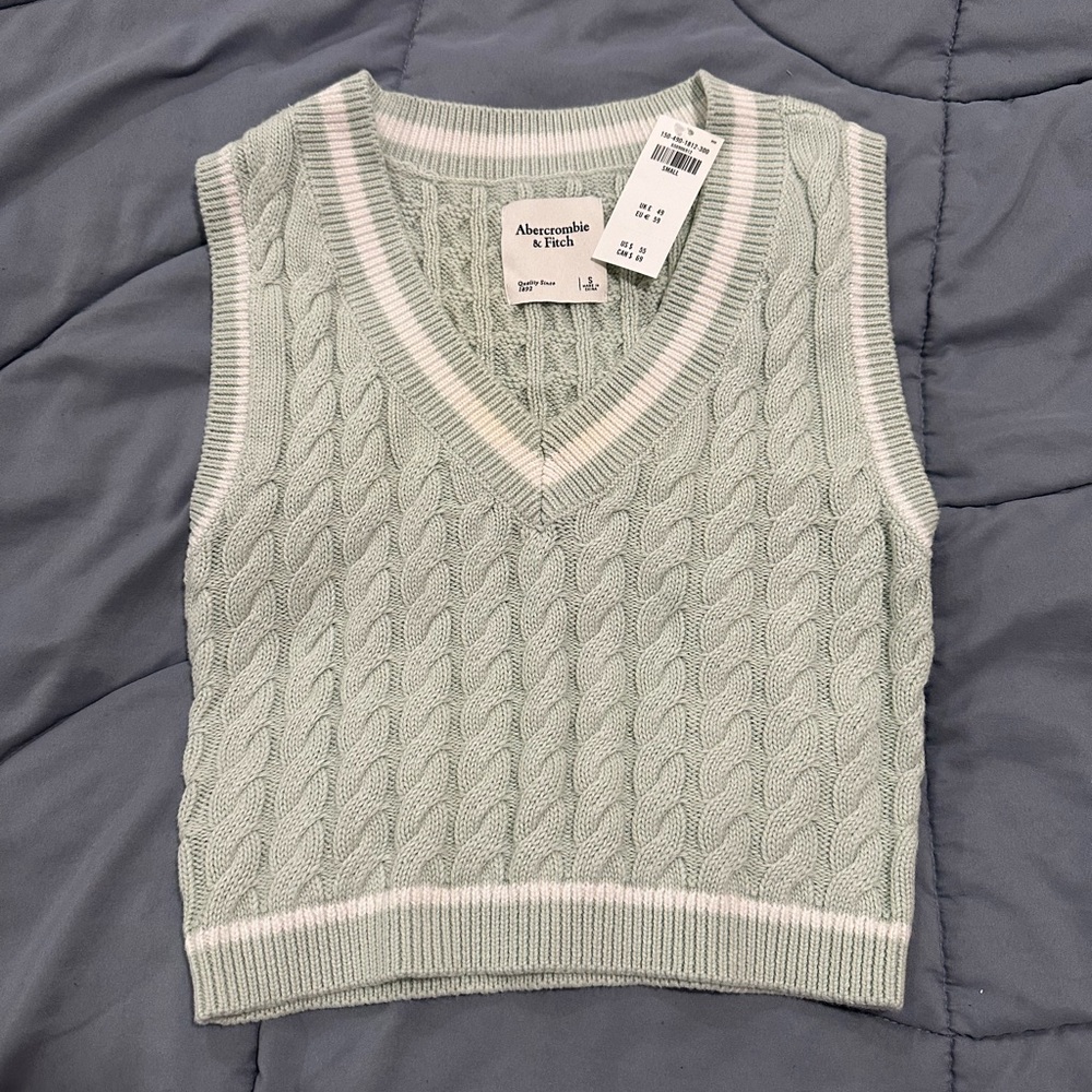 Flash Sale! 🎉 Abercrombie & Fitch Mint Cable Knit Vest